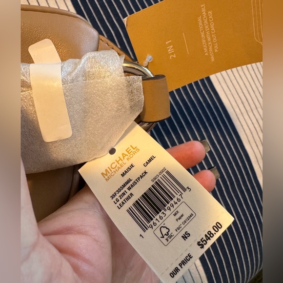 NWT🎉Michael Kors Maisie Large Pebbled Leather 2-in-1 Sling Pack in Camel $548 - Picture 9 of 10